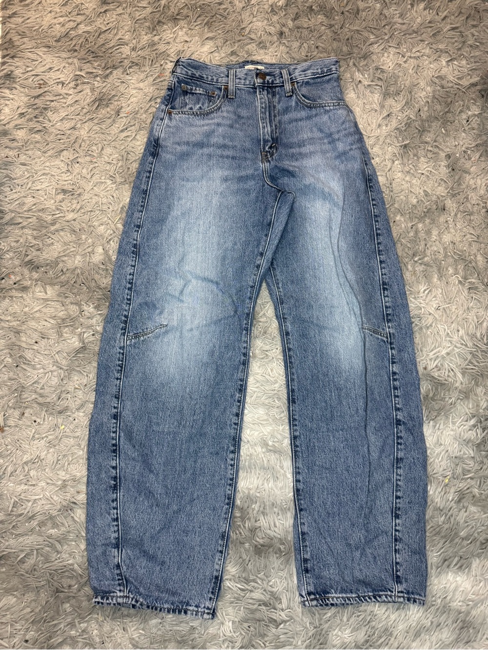 Levi’s Women’s Cinch Barrel Jeans - Let Love In Size 27x31 NWOT - Picture 4 of 12